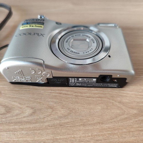 Nikon COOLPIX A10 digital camera like new with accessories