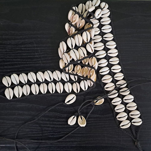 Women’s knitted belt with shells new, length 70 cm