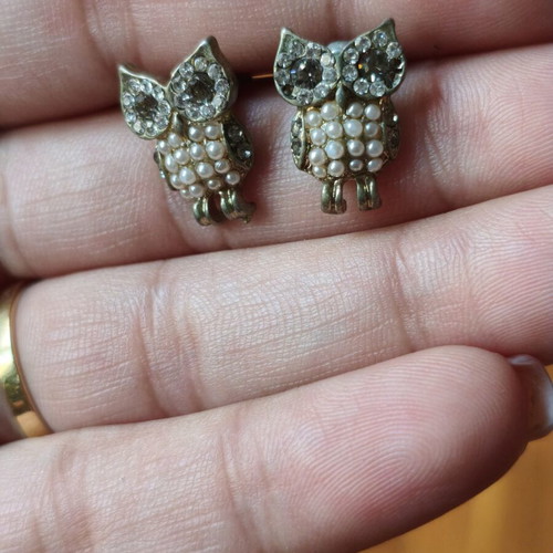 Owl stud earrings like new with rhinestones and pearls