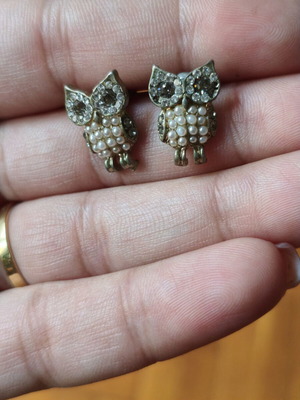Owl stud earrings like new with rhinestones and pearls