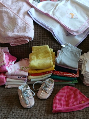 Baby girl clothing set like new, 0 to 6 months, 32 pieces