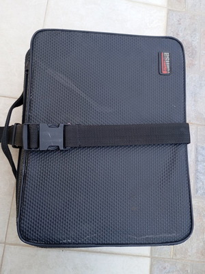 Famsa hard carrying case used, durable protective cover