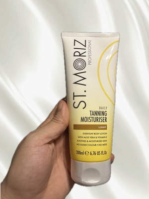 St. Moriz Professional Daily Tanning Moisturiser Light 200ml