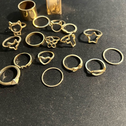 Rings used, pack of 18, gold-colored, various designs