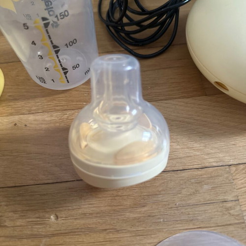 Medela Swing Flex electric breast pump like new with accessories