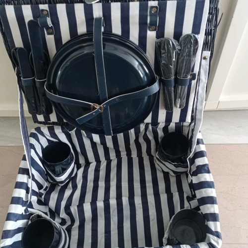 Picnic basket new, 4-person blue striped straw suitcase