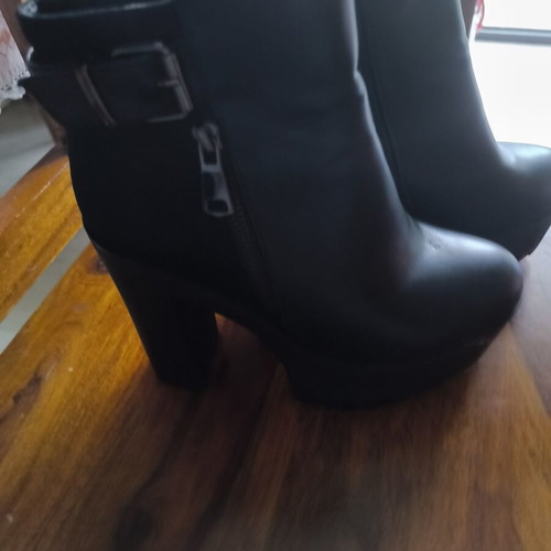 Sophi black boots size 37 like new