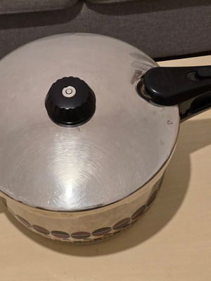 Fissler Solaryme pressure cooker 8 lt