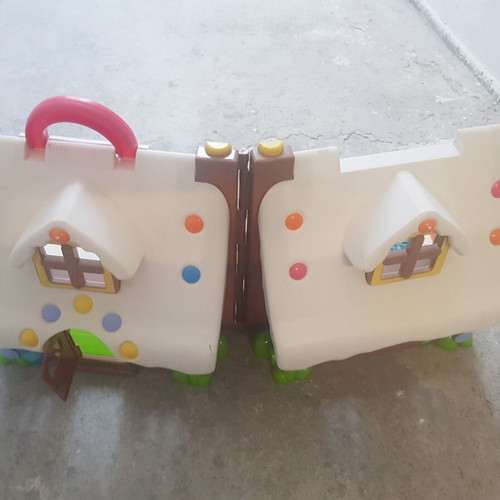 Small dollhouse toy for figures