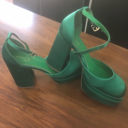 Women's satin green shoes like new, size 40