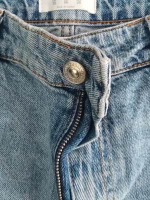 Τζιν Bershka mid-rise σαν καινούργιο με σκισίματα, μπλε, μέγεθος M