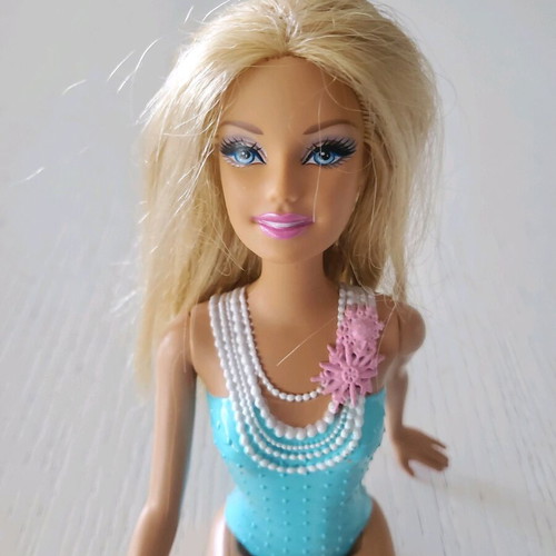 Barbie fashion icon with heels collectible Mattel like new