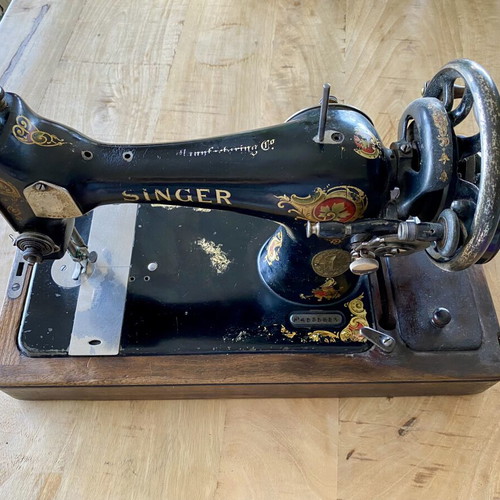 Singer 28k Sewing Machine used, Victorian Ottoman Carnation design 1901