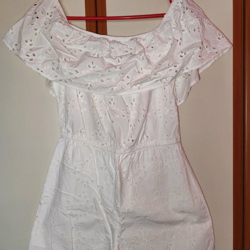 White Bershka one-piece shorts like new with belt and off-shoulder size M