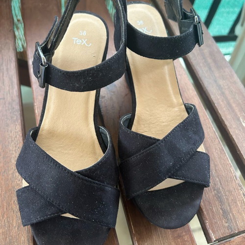 Black platform sandals like new, size 36, suede style