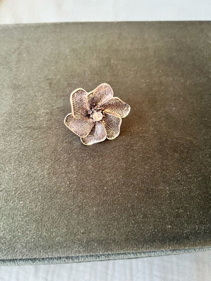 Flower ring, adjustable, grey