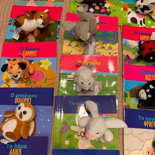 Zoakia Pareakia Collection 32 Books and 32 Plush Toys like new