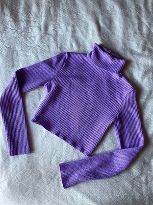 Bershka knitted crop top long sleeve like new, violet