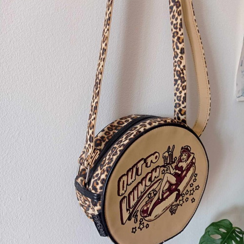Vintage leather bag like new with adjustable strap