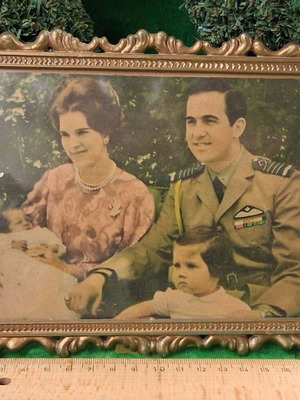 Κορνίζα vintage μεταχειρισμένη με φωτογραφία του βασιλέα Κωνσταντίνου