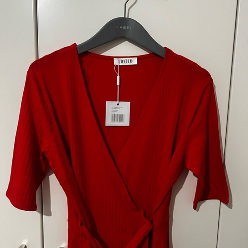 Red wrap dress new, size M