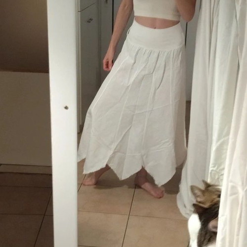 White midi fairy skirt like new with asymmetrical hem