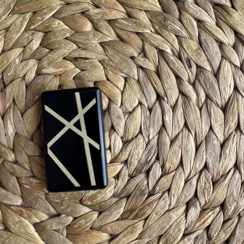 Marlboro lighter used with geometric lines design
