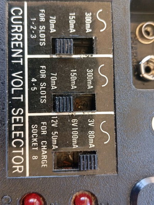 Battery charger old from the 80s like new
