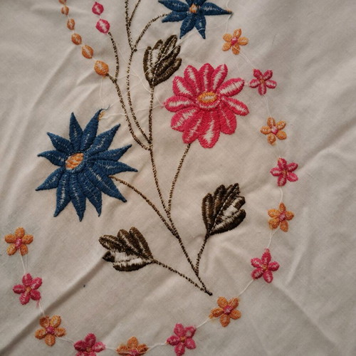 Tablecloth used 0.70x0.70 embroidered