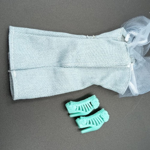 Dress and shoes for fashion dolls like new