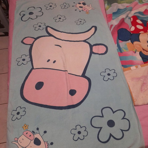 Beach towels like new, 2 large with vibrant colors