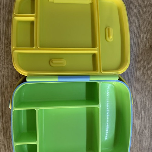 Munchkin Lunch Box green/blue like new with compartments