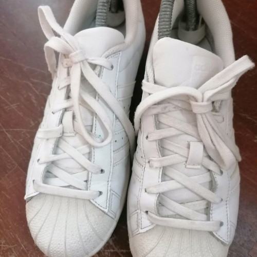 Αθλητικά δερμάτινα Adidas μεταχειρισμένα, μέγεθος 38, άσπρα
