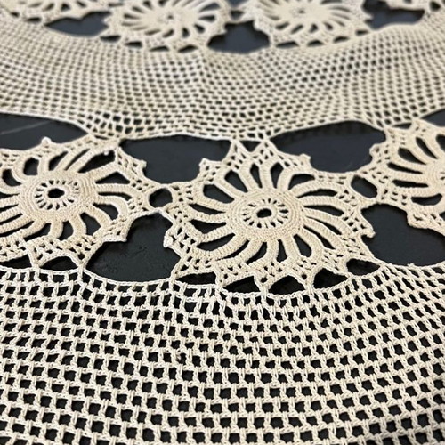Rotunda knitted tablecloth round large