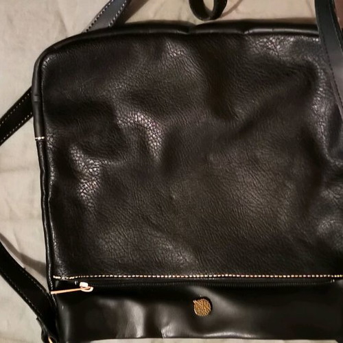 Hunter shoulder bag black like new
