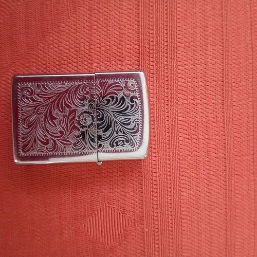 Zippo lighters like new, set of 2