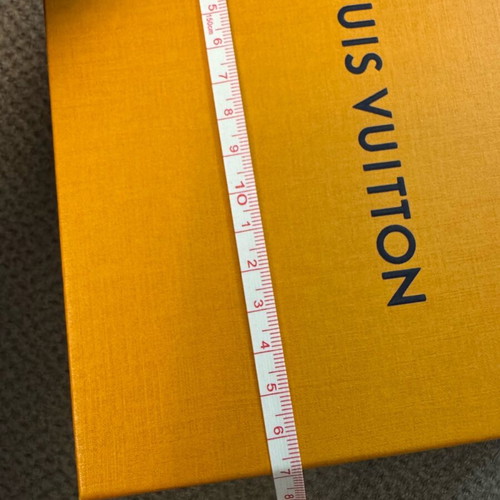 Louis Vuitton box and dustbag for belt like new