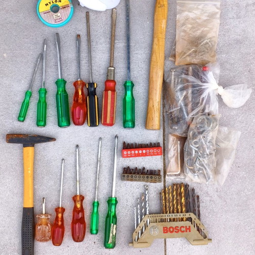 Tool set used with hammer, screwdrivers and Bosch drill bits