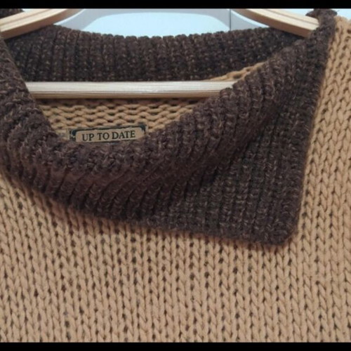 Sleeveless sweater used, beige with dark brown collar, size M