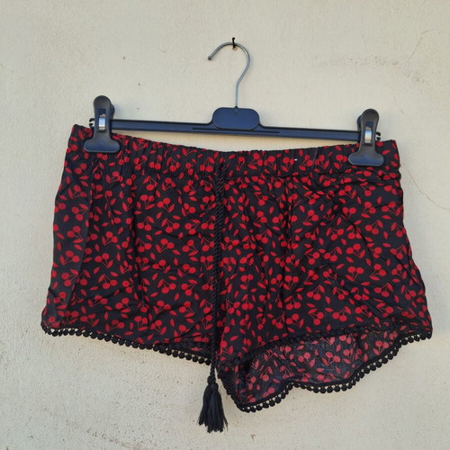 Women's Short Shorts like new, size medium, black and red