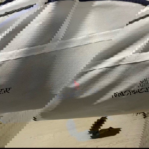 Moncler μπουφάν