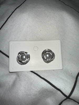 Timeless earrings new, impressive and classic
