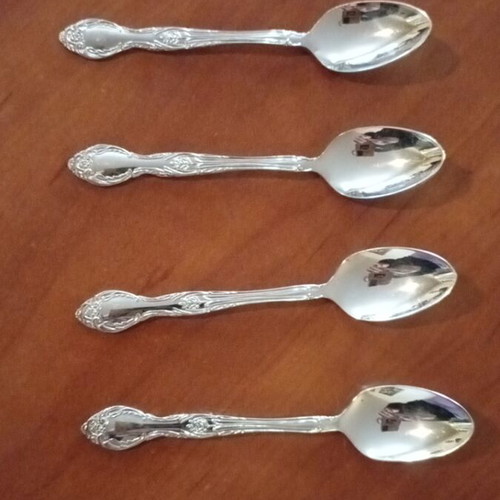 1847 Rogers Bros silver-plate set of 4 spoons like new, silver-plated