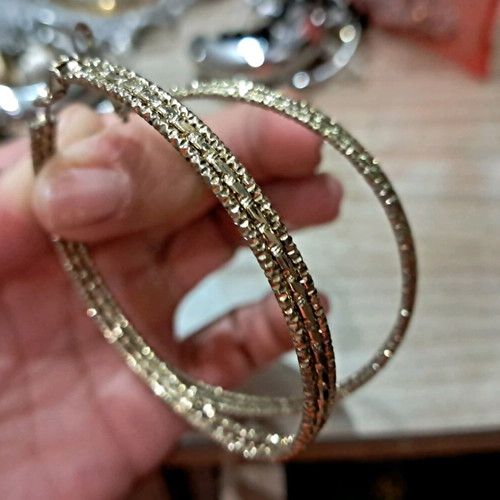 Foh gold hoop earrings like new