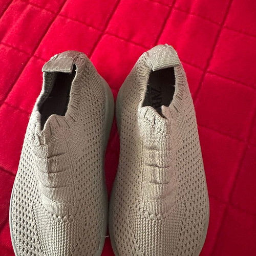 Zara Sneakers slip on (sock) size 22 used, khaki