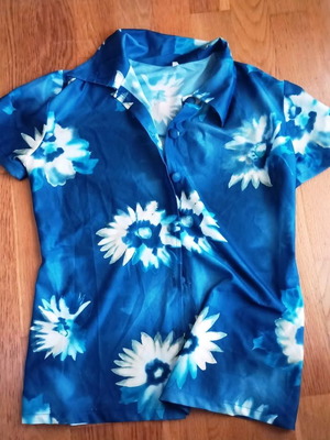 Shirt vintage blue and white floral pattern like new, size M