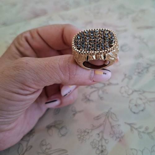 Zara statement ring with strass, gold tone and anthracite stones