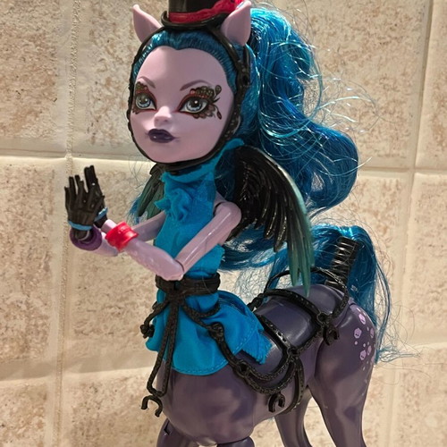 Monster High Avea Trotter like new