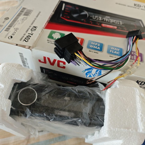 JVC KD-T402 Radio CD new in packaging with USB and AUX