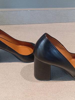 Fratelli Karida pumps size 38.5 like new, black leather